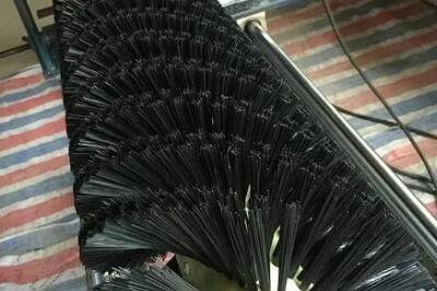 液晶玻璃清洗機毛刷輥廠家與您分享工業(yè)毛刷輥使用時的注意事項